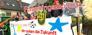Karnevalswagen mit Faschingszug-Banner, Kinder verkleidet.