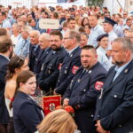 Feuerwehrleute bei Festveranstaltung im Festzelt
